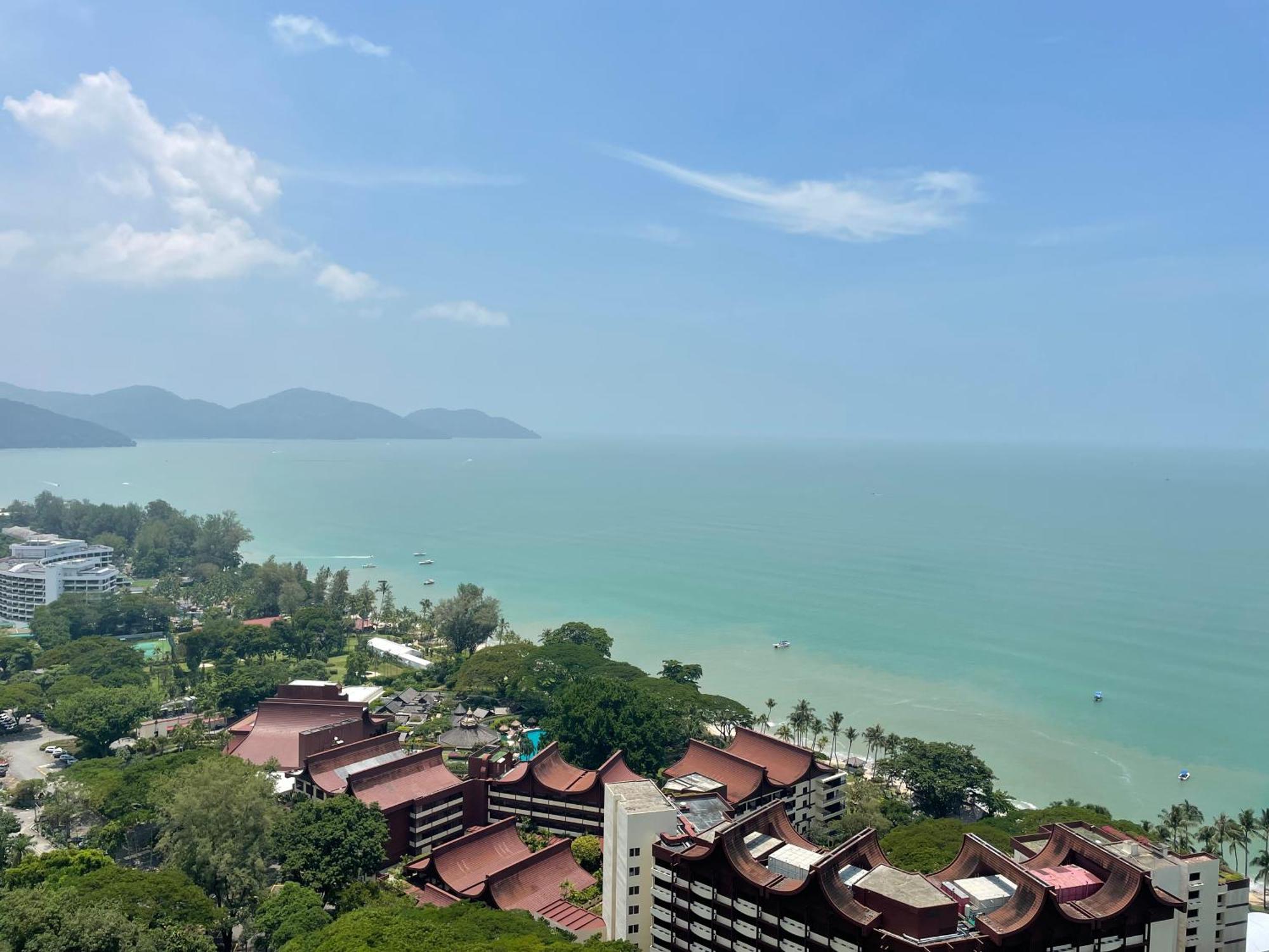 バツーフェリンギビーチThe Ferringhi Sea View At Sri Sayangアパートメント エクステリア 写真