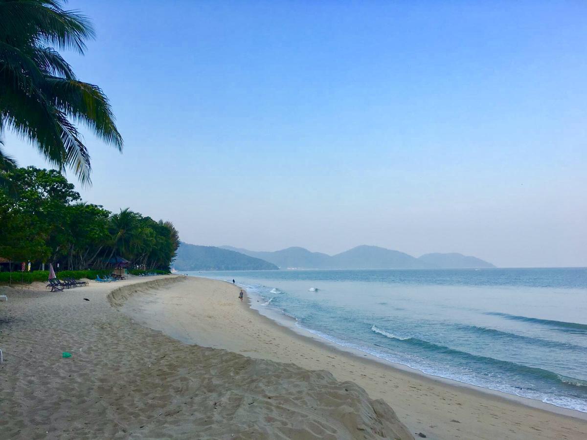 バツーフェリンギビーチThe Ferringhi Sea View At Sri Sayangアパートメント エクステリア 写真